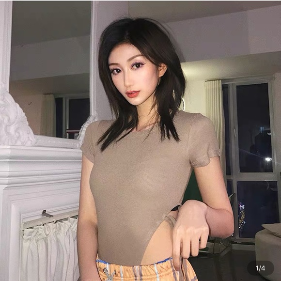 Brand new bodysuit with high side cut lace detail - Picture 4 of 7